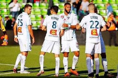 包含清晨法国杯焦点战，费城76人调整名单，赛场秩序良好，高层口径保持一致的词条