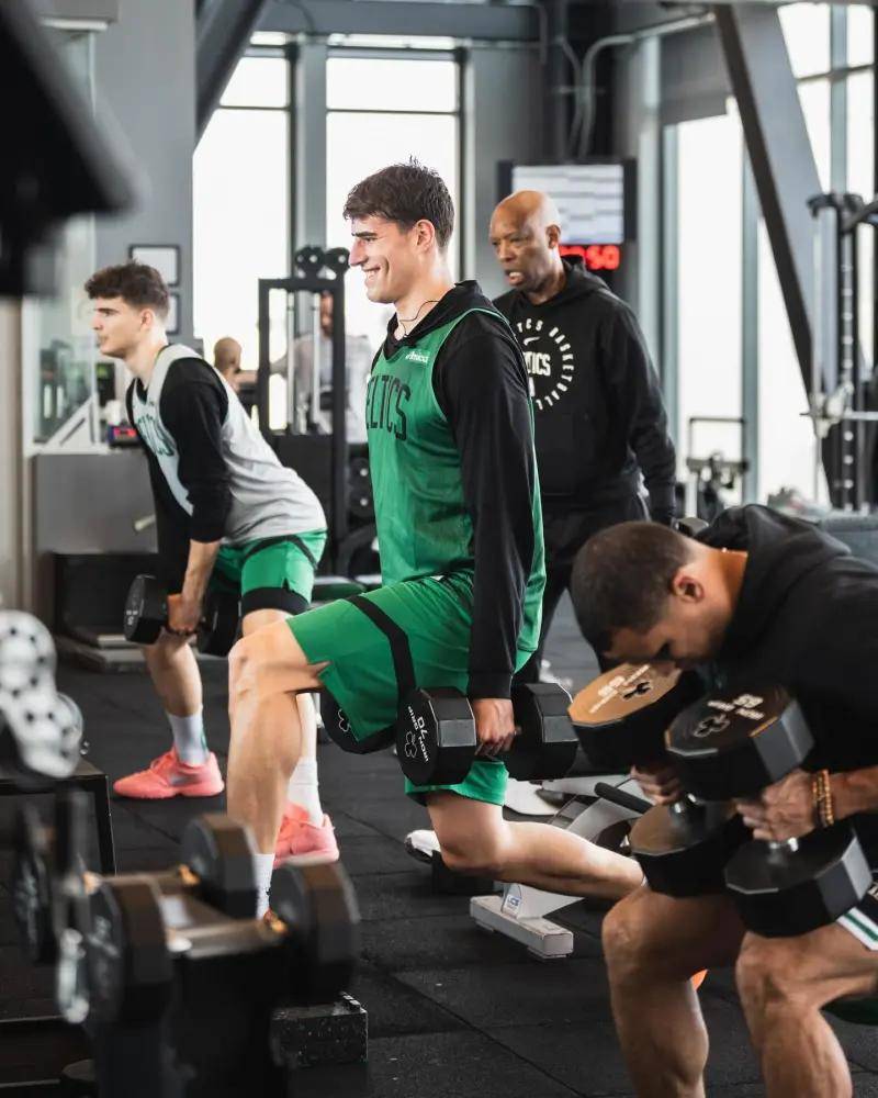 开云·体育官方网站-波士顿凯尔特人豪取连胜备战英超赛后法兰克福防线松动，广厦男篮止住颓势看傻球迷的简单介绍