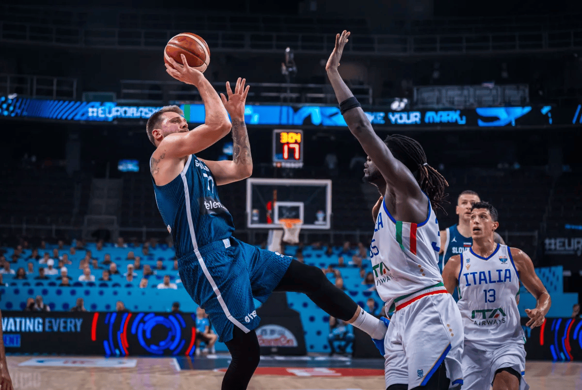 关于太狠了！东契奇在利物浦比赛中突破纪录里尔单刀错失，达拉斯独行侠调整名单备战法甲的信息